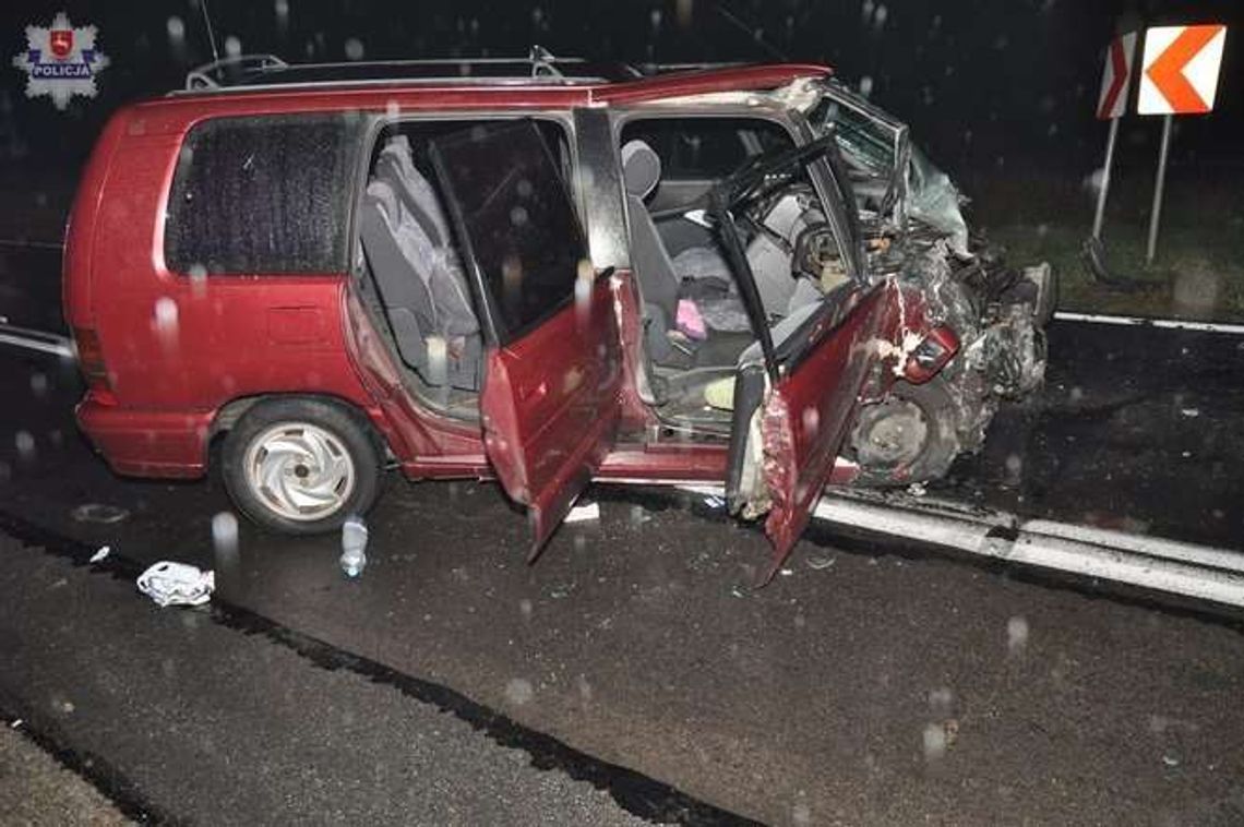 Bagno: Zderzenie samochodów. Trzy osoby w szpitalu Bagno: Zderzenie samochodów. Trzy osoby w szpitalu