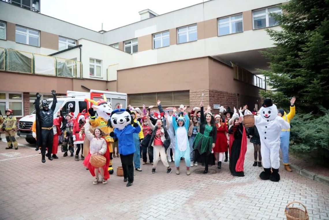 Bajkowe Mikołajki PCK w Lubelskim Szpitalu Dziecięcym