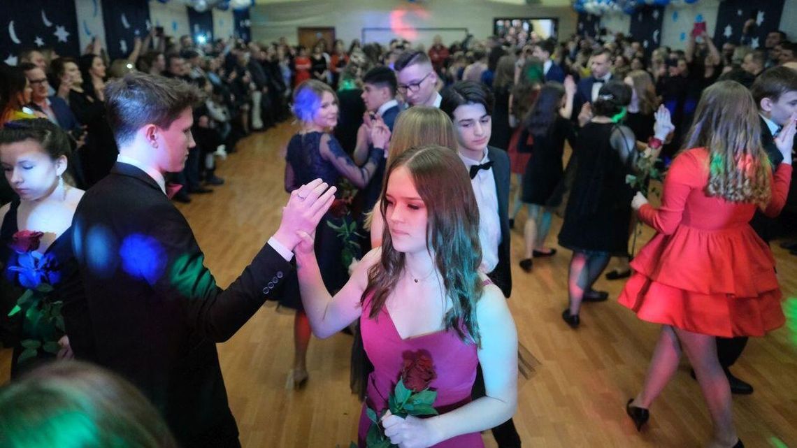 Bal gimnazjalny w Szkole Podstawowej nr 19 w Lublinie [zdjęcia]