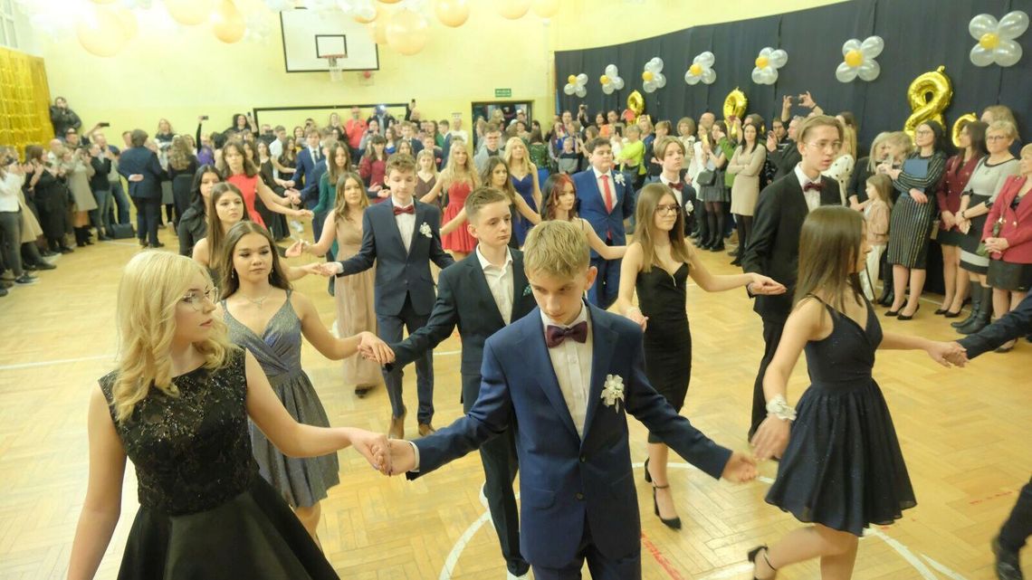 Bal ósmoklasisty SP nr 34 w Lublinie. Zdjęcia