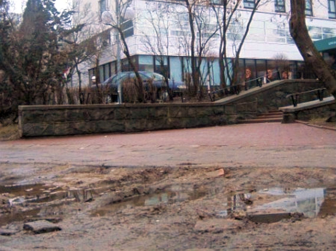 Bałagan koło hotelu Mercure Unia Lublin Bałagan koło hotelu Mercure Unia Lublin