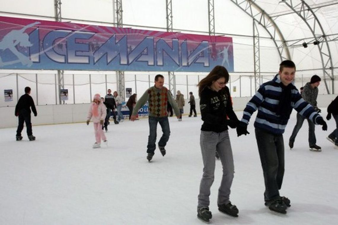 Bałagan na lodowisku Icemania. Kilka grup na jedną godzinę