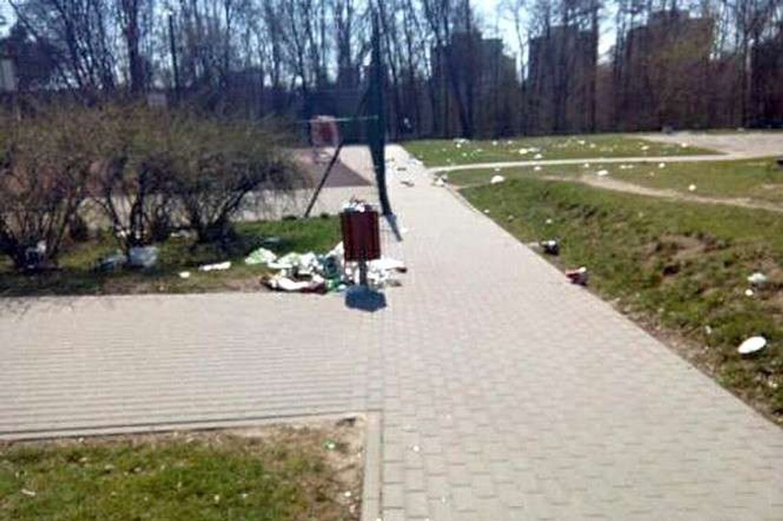 Bałagan przy AOS-ie. Miasteczko akademickie utonęło w śmieciach