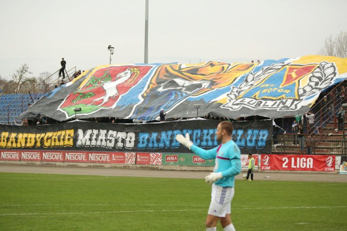 \"Bandyckie miasto...\". Banner motorowców na meczu. Prezydent ich nie ocenia