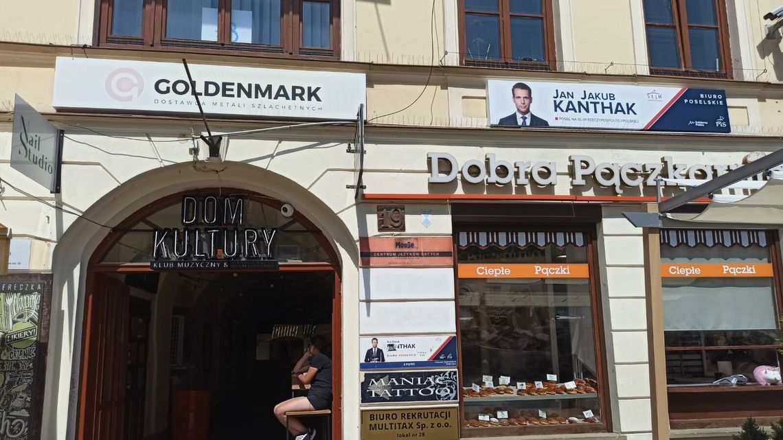 Baner posła Kanthaka na deptaku w Lublinie. A pozwolenia brak