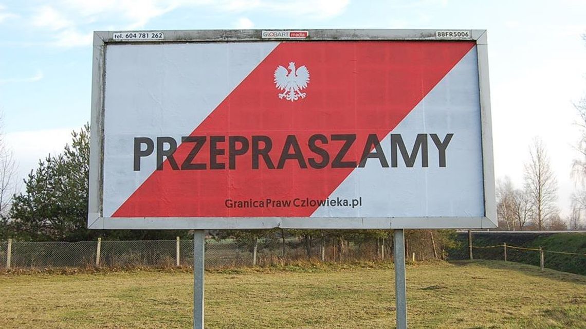 Baner z przeprosinami dla uchodźców w Terespolu. "Granica praw człowieka" Baner z przeprosinami dla uchodźców w Terespolu. "Granica praw człowieka"
