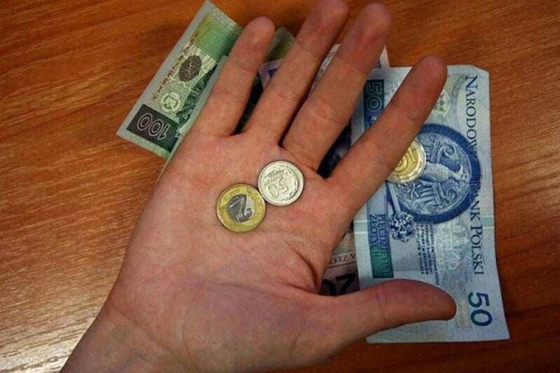 Bank nie poinformował o opłacie, więc uznał reklamację Bank nie poinformował o opłacie, więc uznał reklamację