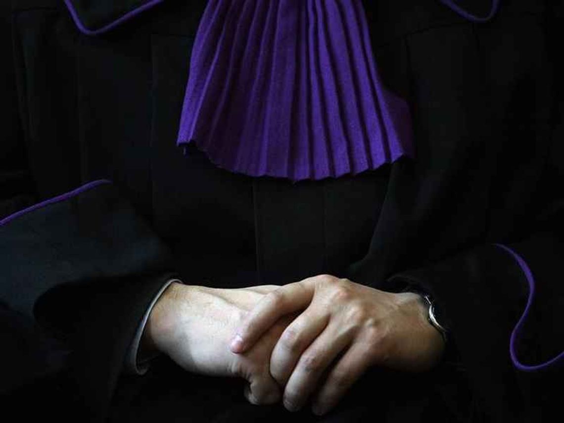 Bank stresował rencistę wezwaniami. Zapłaci za to