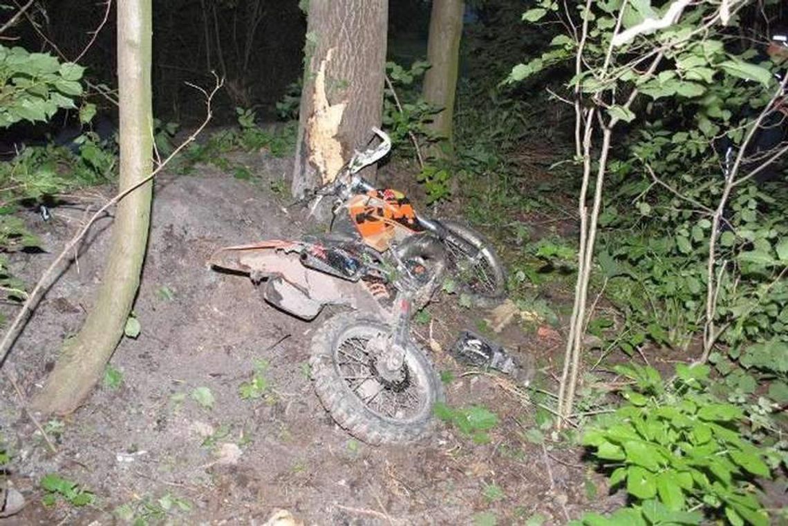 Baranica. Motocyklem KTM po lesie. 24-latek nie żyje Baranica. Motocyklem KTM po lesie. 24-latek nie żyje