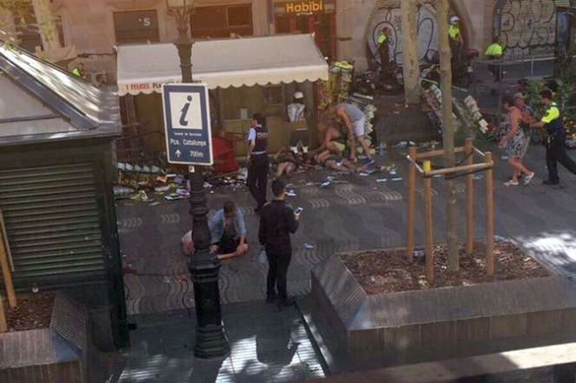 Barcelona: Furgonetka wjechała w ludzi w centrum miasta
