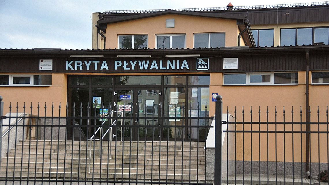 Basen do modernizacji. Starosta zadowolony po otwarciu ofert