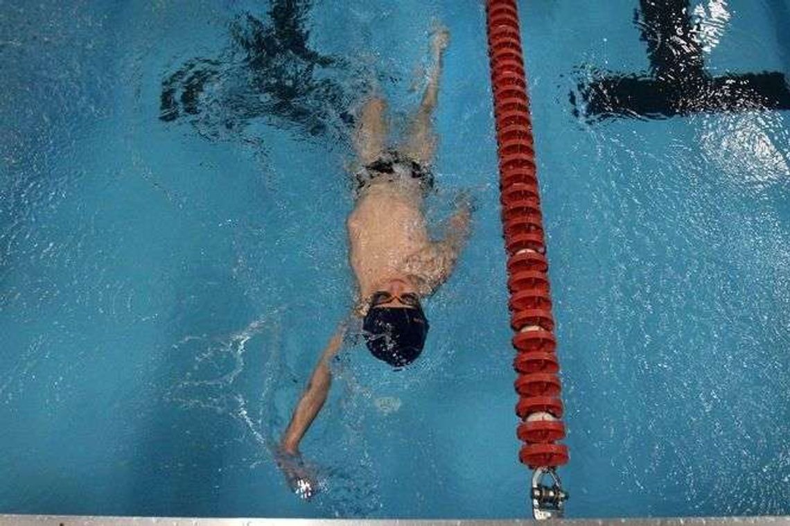 Basen ma kilka lat, a już problem z prysznicami. Wykonawca naprawi może za kilka tygodni