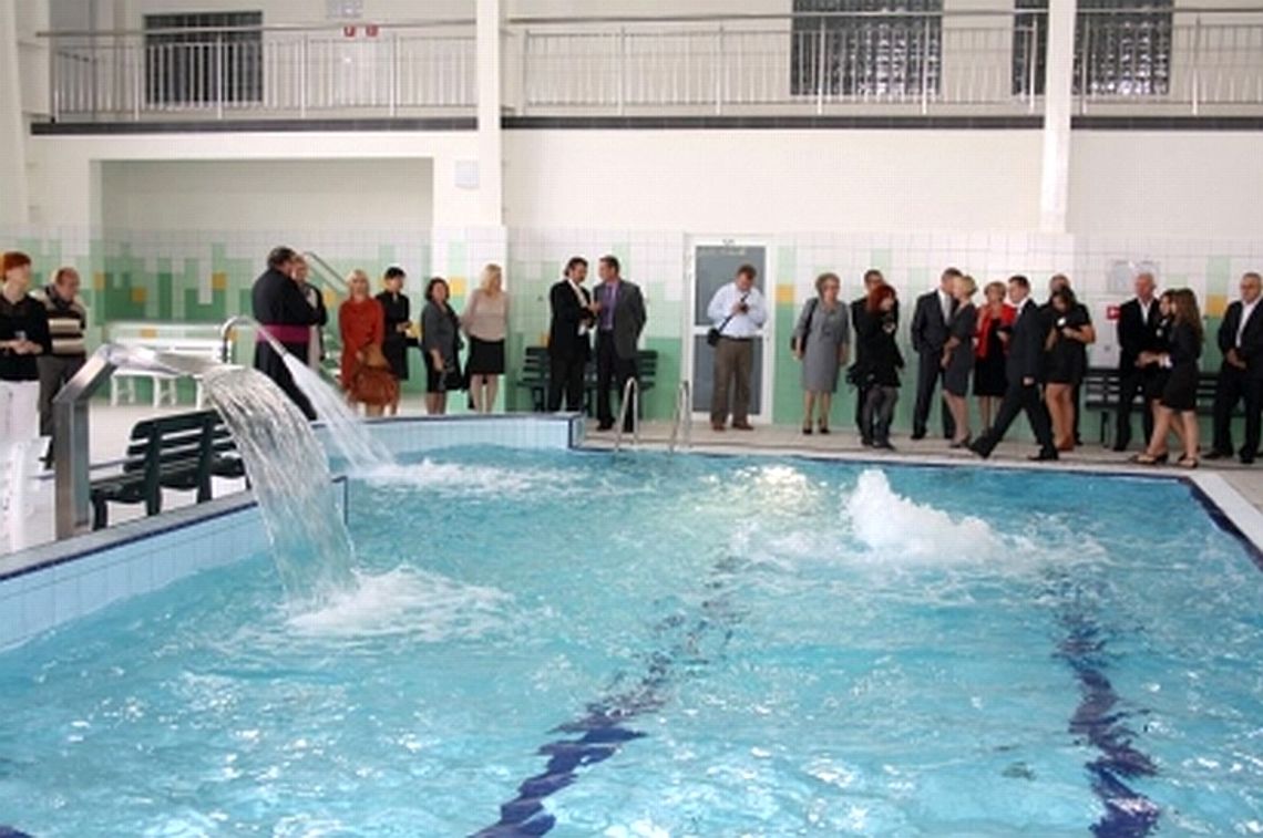 Basen w Parczewie uroczyście otwarty. Pływanie za kilka dni