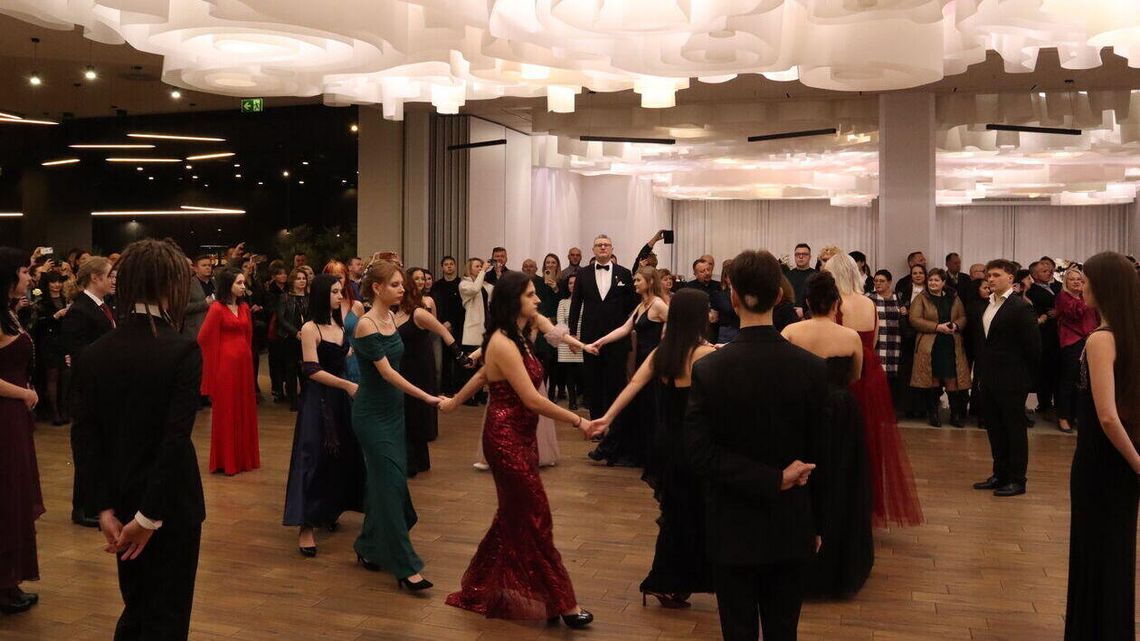 Bawili się całą noc. Studniówka VIII LO im. Zofii Nałkowskiej Bawili się całą noc. Studniówka VIII LO im. Zofii Nałkowskiej