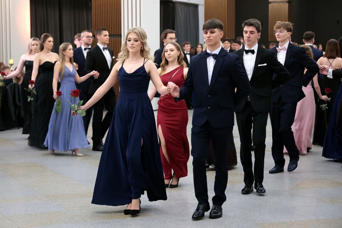 Bawili się do rana. Studniówka ZS nr 2 im. Księcia Pawła Karola Sanguszki w Lubartowie Bawili się do rana. Studniówka ZS nr 2 im. Księcia Pawła Karola Sanguszki w Lubartowie