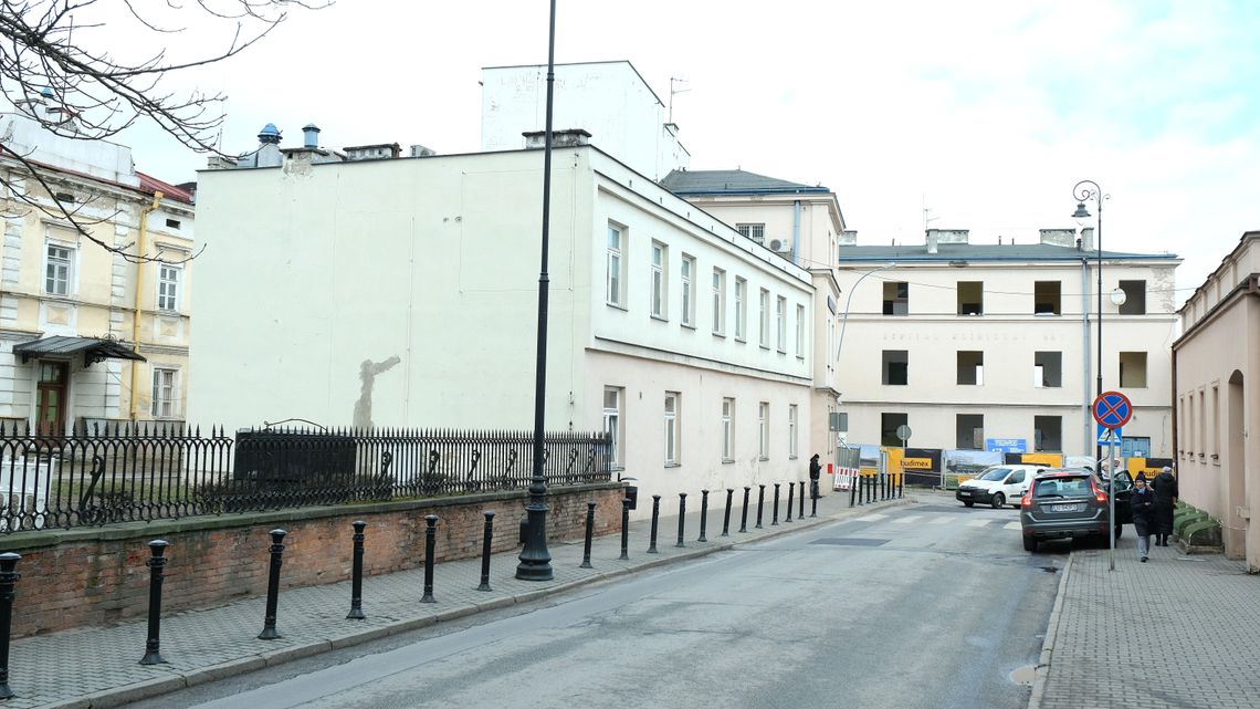 Będą burzyć szpital w Lublinie. Zamkną dla samochodów ulice w centrum miasta Będą burzyć szpital w Lublinie. Zamkną dla samochodów ulice w centrum miasta