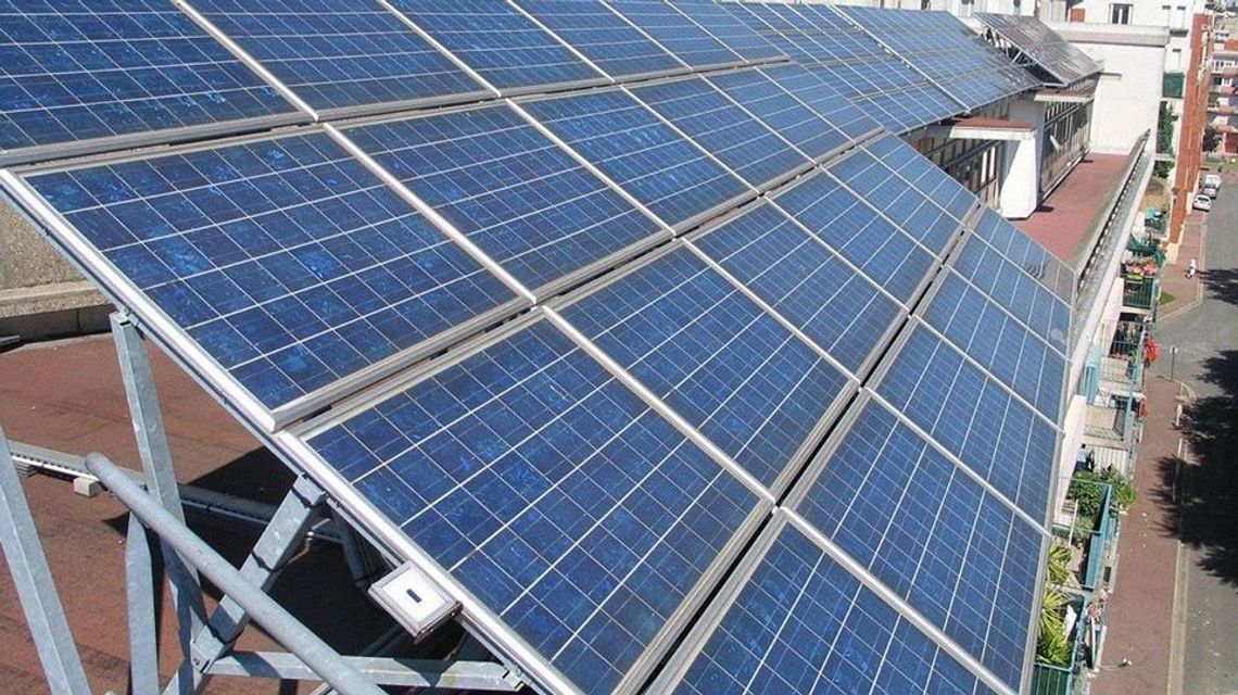 Będą dotacje na panele na blokach. "Niekoniecznie będzie się to płacać"