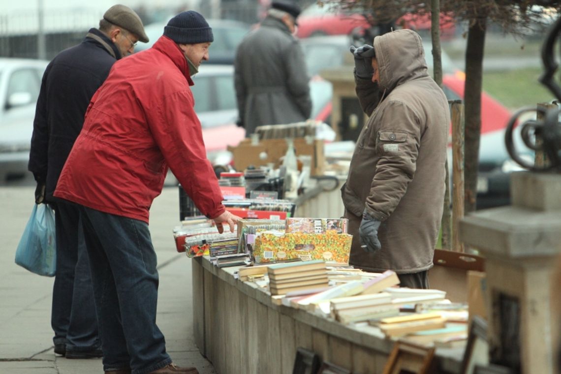Będą kary za handel na chodnikach i ulicach. Nawet 5 tys. zł Będą kary za handel na chodnikach i ulicach. Nawet 5 tys. zł