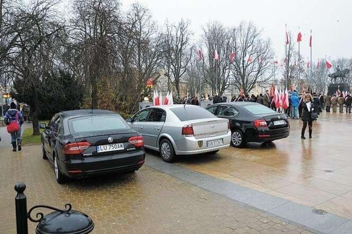 Będą kary za parkowanie na pl. Litewskim? Żandarmeria zarzuca kłamstwo Straży Miejskiej Będą kary za parkowanie na pl. Litewskim? Żandarmeria zarzuca kłamstwo Straży Miejskiej