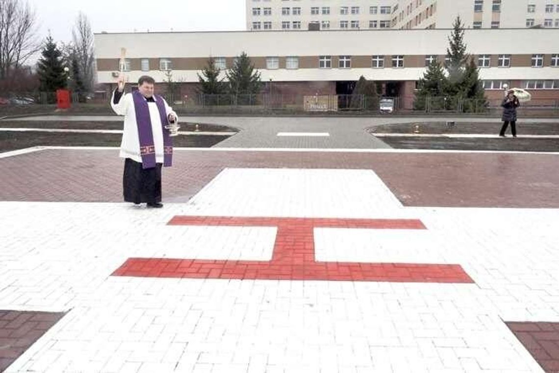 Będą lądować w dzień i w nocy. Lądowisko przy szpitalu zmodernizowane Będą lądować w dzień i w nocy. Lądowisko przy szpitalu zmodernizowane