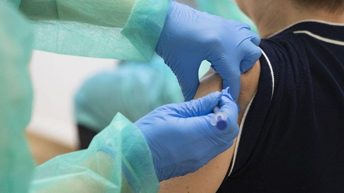 Będą zmiany w kolejności szczepień przeciw COVID-19. Po seniorach osoby przewlekle chore