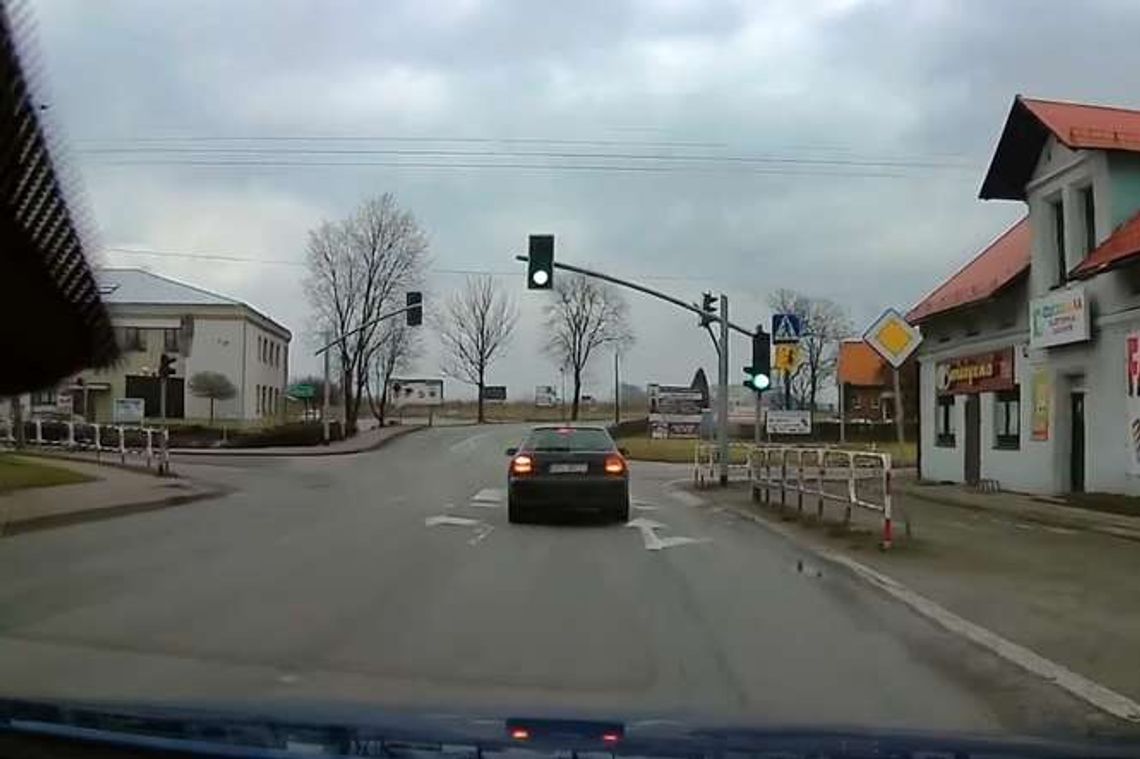 Będę skręcać w lewo. Kierowca zrobił Prima Aprillis [wideo]
