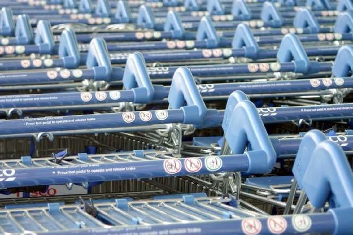 Będzie drożej w sklepach? PiS uderza podatkiem