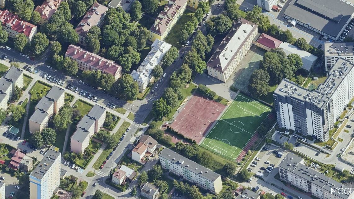 Będzie nowe ogrodzenie boiska przy szkole na Bronowicach