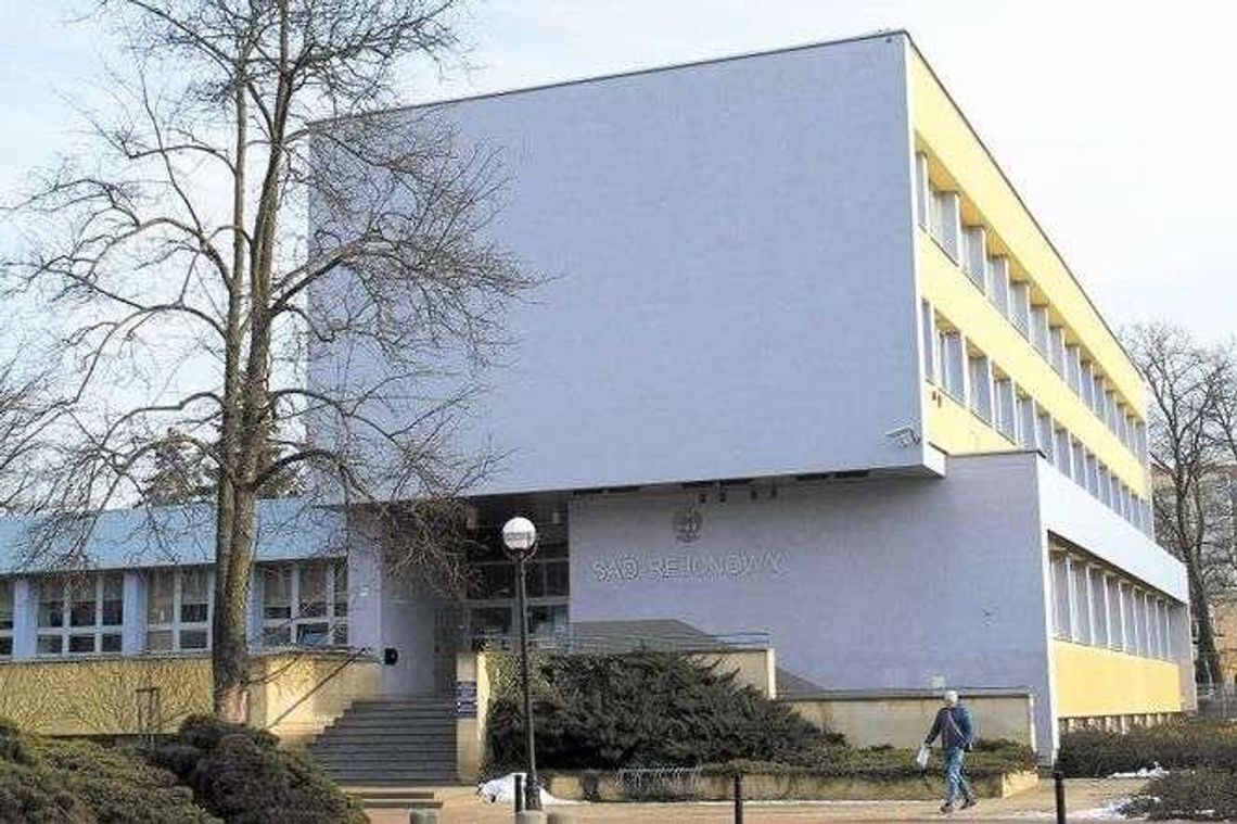 Będzie rozbudowa sądu w Puławach. Miasto przekaże działkę pod parking Będzie rozbudowa sądu w Puławach. Miasto przekaże działkę pod parking