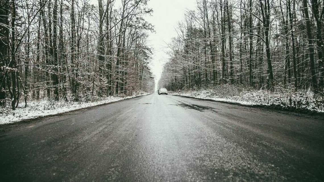 Będzie ślisko i zimno. Uważajcie na drogach