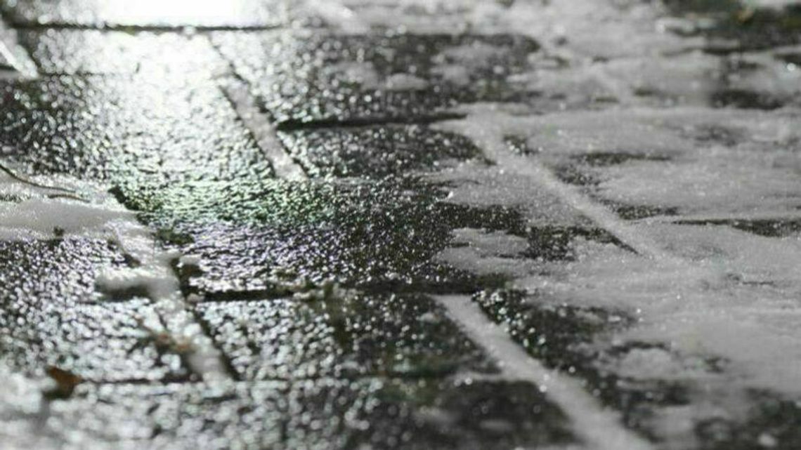 Będzie ślisko i zimno. Uważajcie na drogach