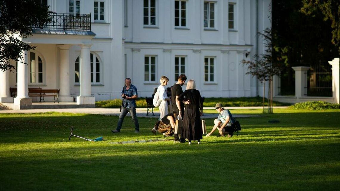 Będzie więcej ławek i rowerowych stojaków w parku 