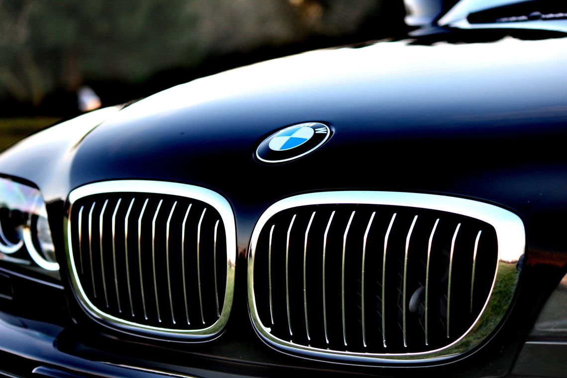 Beemki idą do garażu. Zamiast "radości z jazdy” – trzy miesiące z buta BMW
