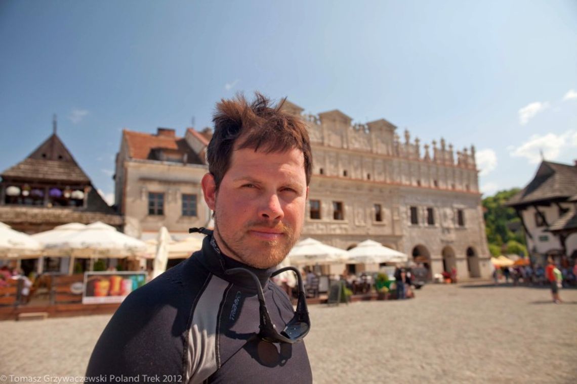 Belg płynie po Wiśle. Dziś w Kazimierzu Dolnym, Puławach i Gołębiu