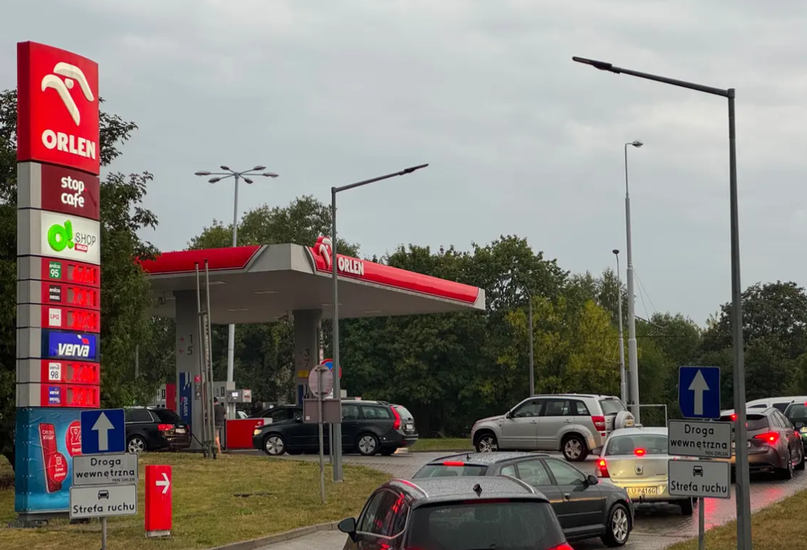 Benzyna poniżej 7 zł, diesel poniżej 8 zł. Państwo rezygnuje z ponad 5,3 mld zł Benzyna poniżej 7 zł, diesel poniżej 8 zł. Państwo rezygnuje z ponad 5,3 mld zł