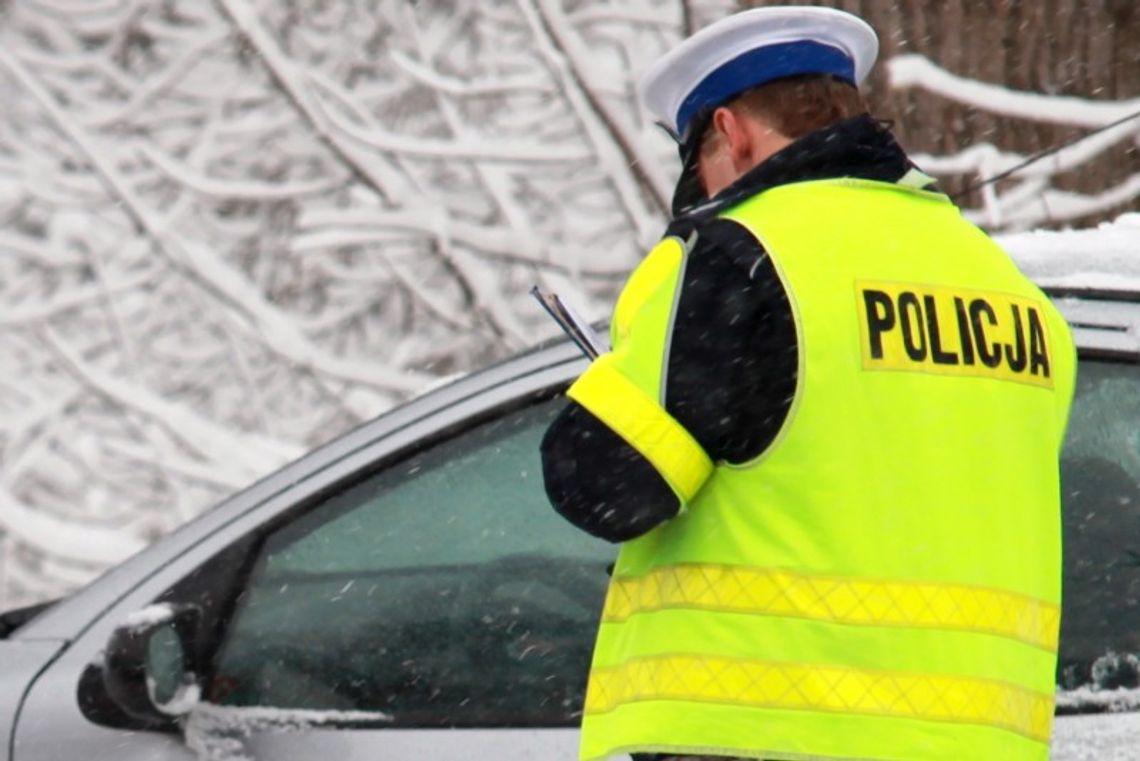 Betoniarka wpadła do rowu. Droga Puławy - Dęblin zablokowana