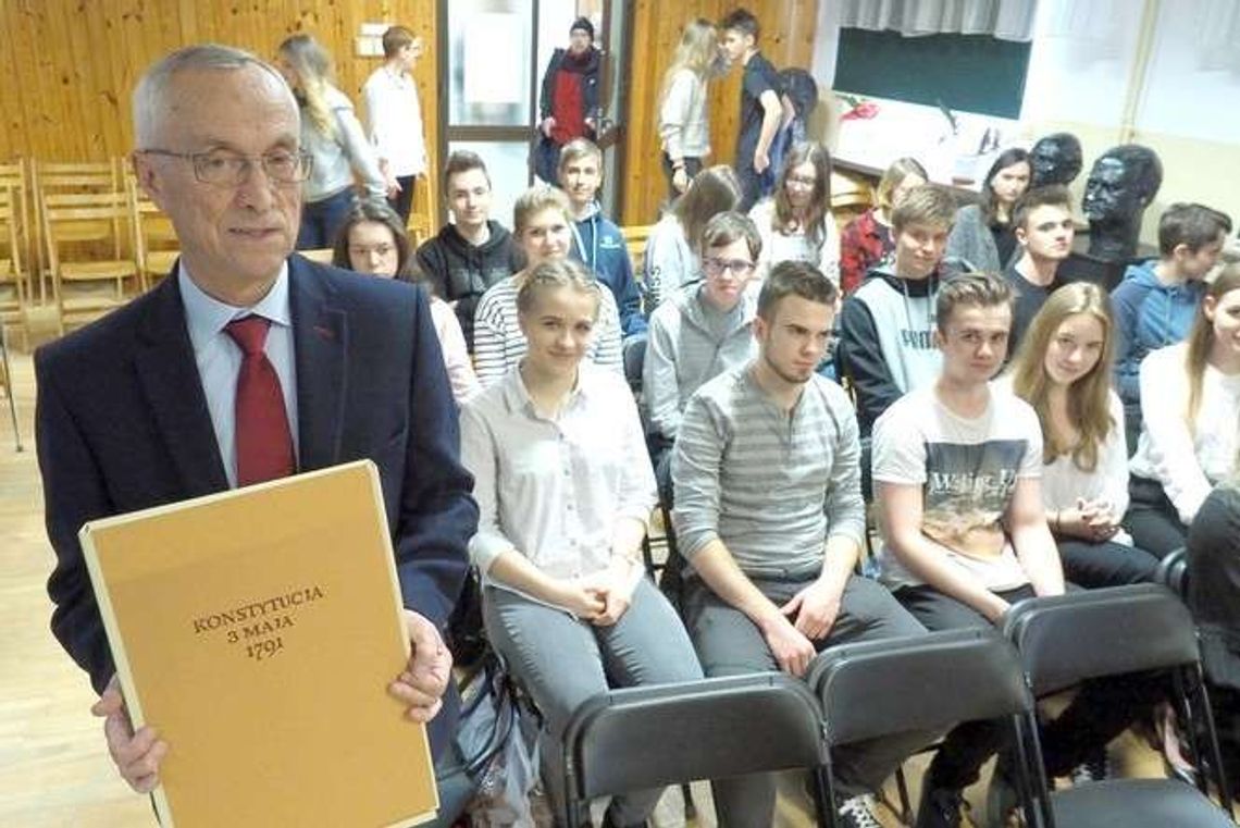 Bez konstytucji państwo upada. Ferdynand Rymarz w III LO w Lublinie