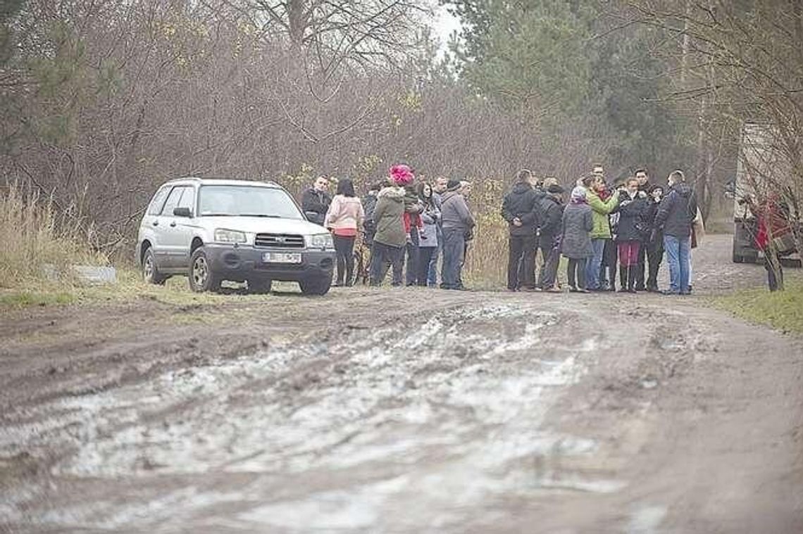 Bez normalnej drogi i wodociągu. Na te inwestycje mieszkańcy czekali wiele lat