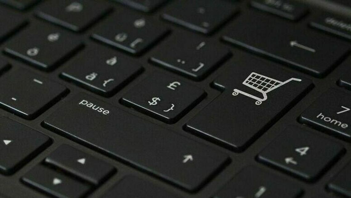 Bezczelność oszustów nie zna granic. Takiej przesyłki kupujący się nie spodziewał