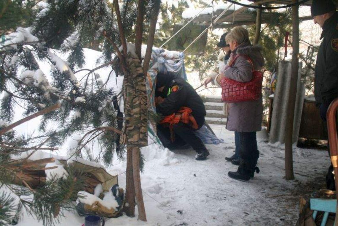 Bezdomni koczują w obozowisku. Nie chcą pomocy (zdjęcia)