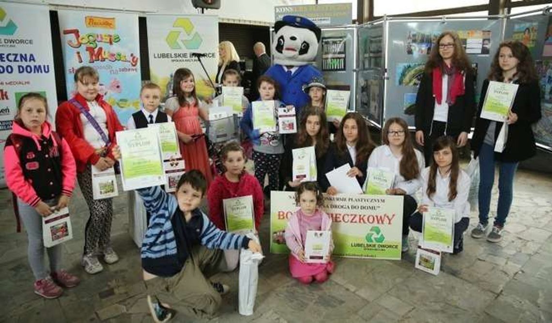 Bezpieczna droga do domu - uczniowie odebrali dyplomy