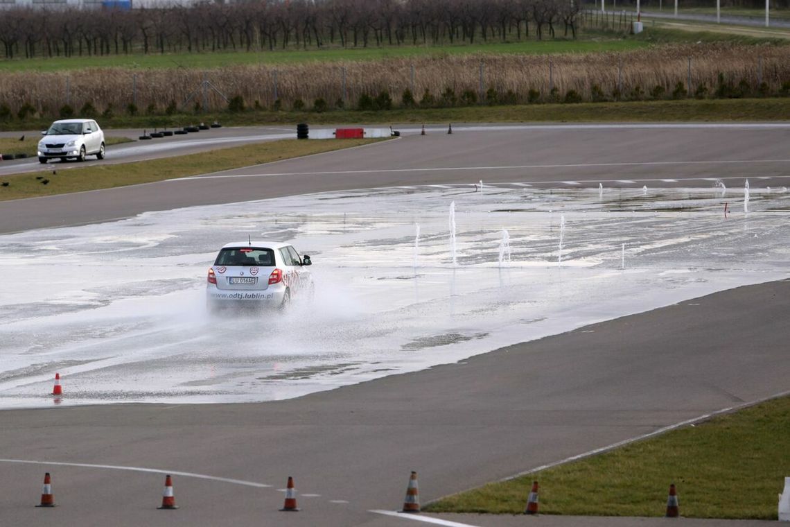 Bezpieczna zima z Mikołajem. Sprawdź się za darmo na płycie poślizgowej Bezpieczna zima z Mikołajem. Sprawdź się za darmo na płycie poślizgowej