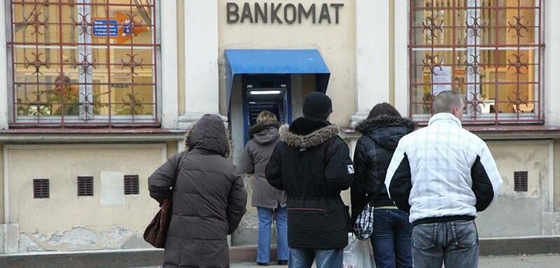 Bezpieczne korzystanie z bankomatów. Jak chronić swoje pieniądze