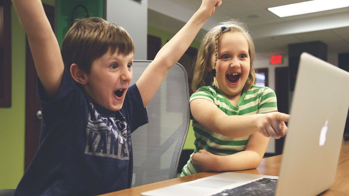 Bezpiecznie przed komputerem w czasie epidemii? Specjaliści radzą, jak to zrobić