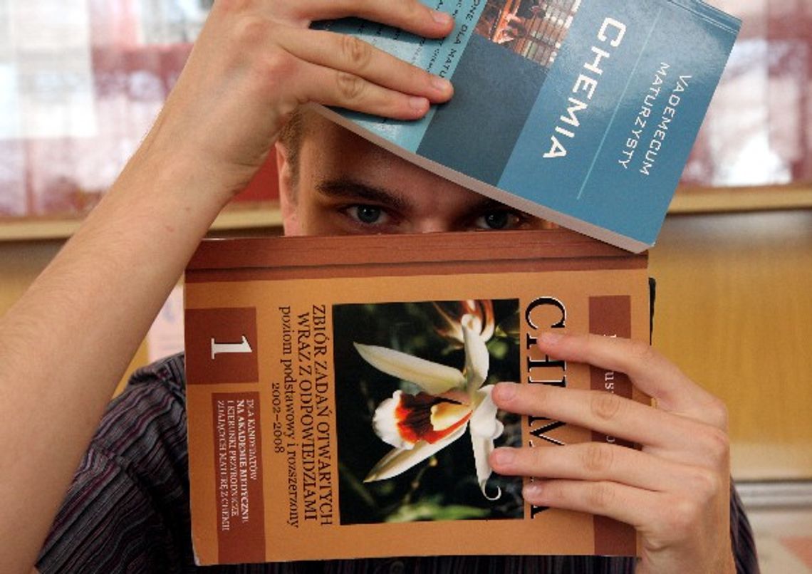 Bezpłatny kurs dla maturzystów. Do wyboru biologia lub chemia