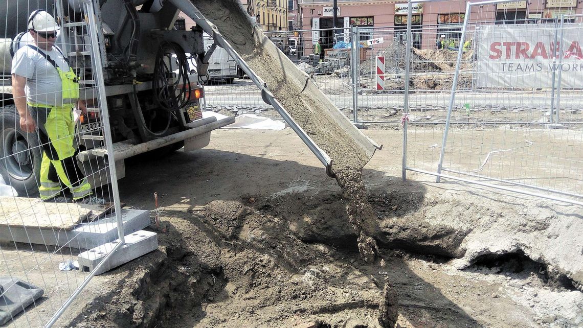 Bezpowrotny koniec marzeń o nowym „oknie czasu” przed Bramą Krakowską w Lublinie Bezpowrotny koniec marzeń o nowym „oknie czasu” przed Bramą Krakowską w Lublinie