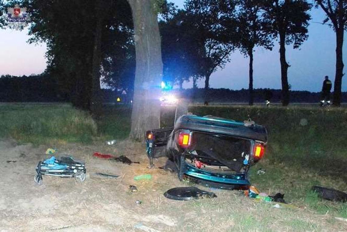 Bezwola: Kierowca zasnął i wjechał w drzewo, 5 osób w szpitalu