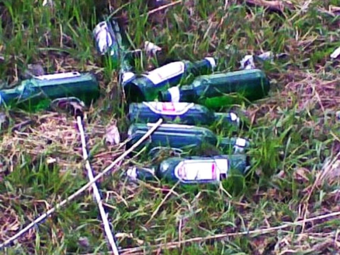 Bezzwrotne butelki po piwie zaśmiecają miasto