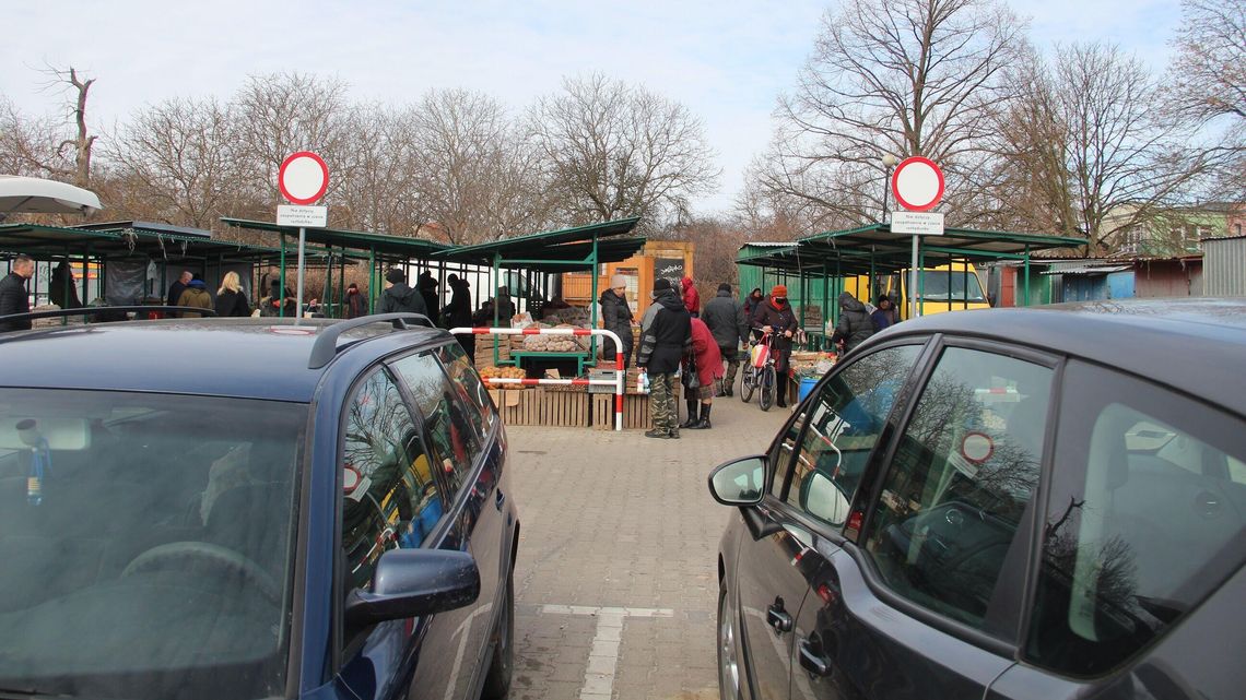 Biała Podlaska: "Babski rynek" już działa na parkingu