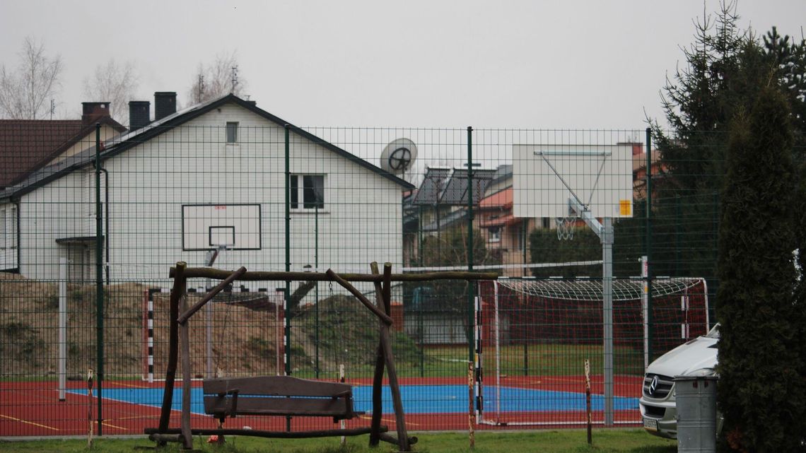 Biała Podlaska: Boisko nowe i nieużywane. Od kilku miesięcy jest zamknięte 